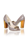 High-heeled shoes